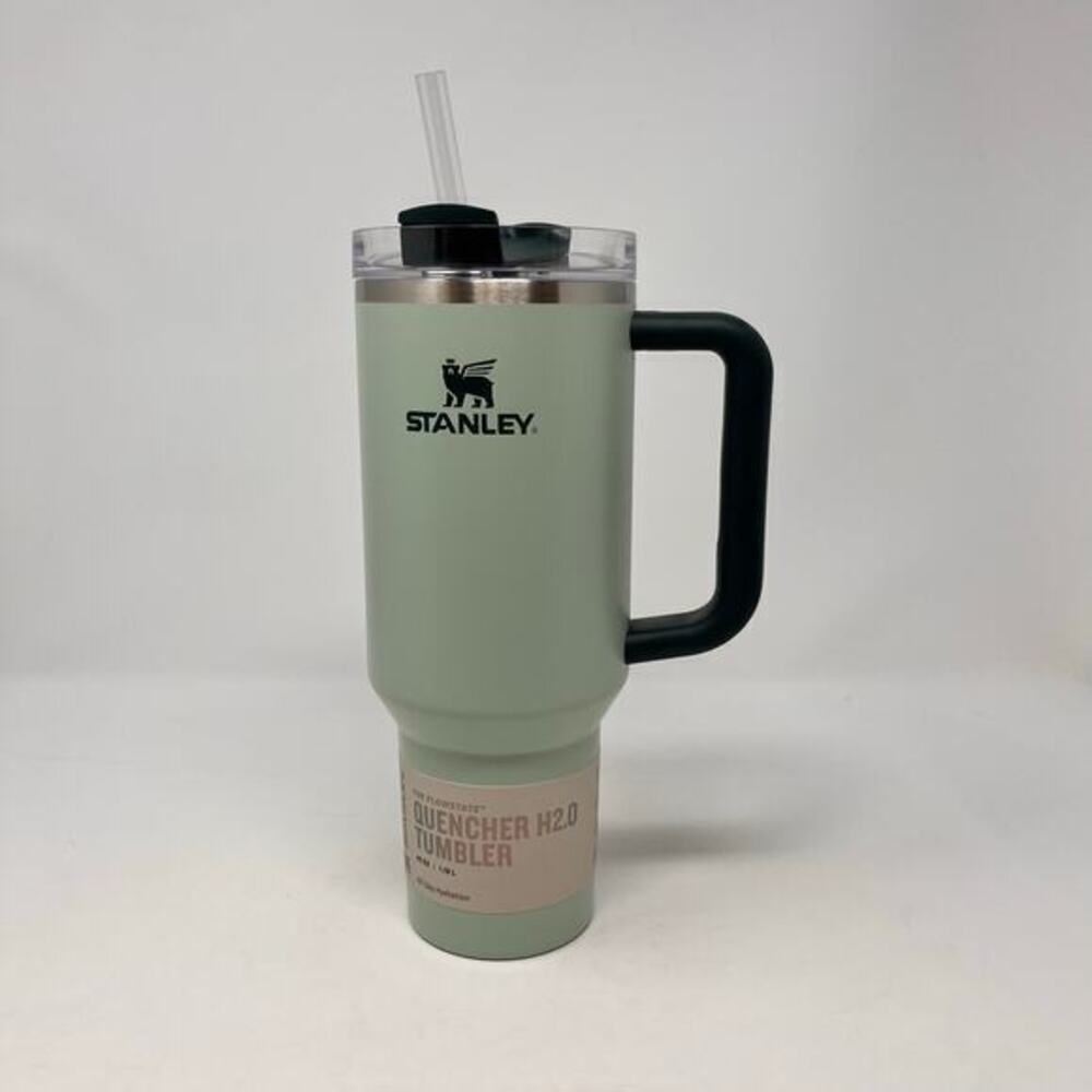 Stanley Cuddle Collab 40oz Stainless Steel Flow State Quencher Tumbler Green NWT
